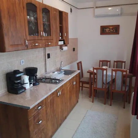 Apartment Eszter Vendeghaz *