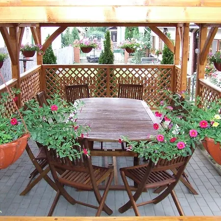 Eszter Vendeghaz Apartment *